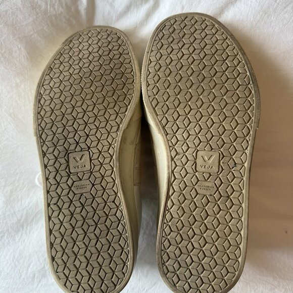 Size 39 Veja Campo Sneakers in Extra White/Natural Suede - Picture 4 of 4